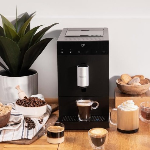 Cafetera superautomática prepara espressos y americanos de café en grano recién molido.