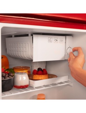 Este mini frigorífico tiene capacidad para 45 litros, con bandeja extraíble.
