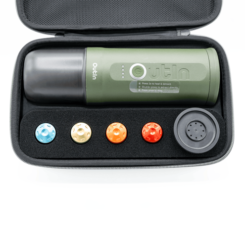 Interior de la funda protectora de la cafetera Outin Nano para cápsulas, cafetera y contenedor de café.